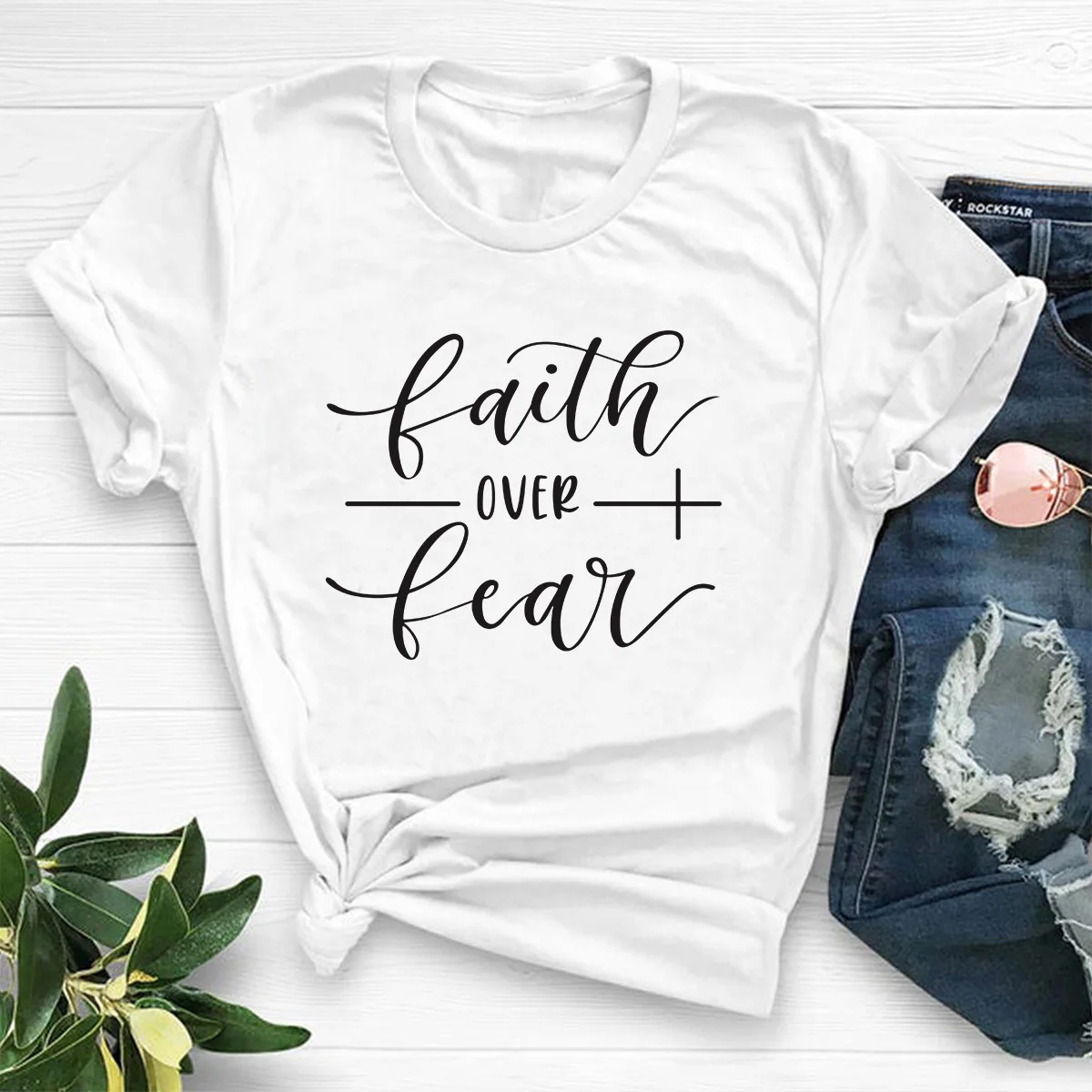 Faith более страха с буквенным принтом Футболка для женщин коротким рукавом О