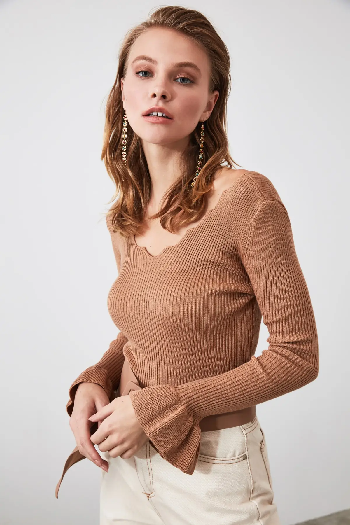 

Trendyol Handles Flounces Knitwear Sweater TWOAW20YN0010