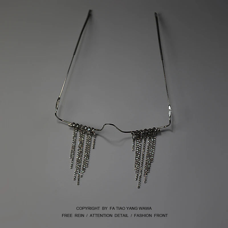 

Bored with a little tassel wire! Glass frame