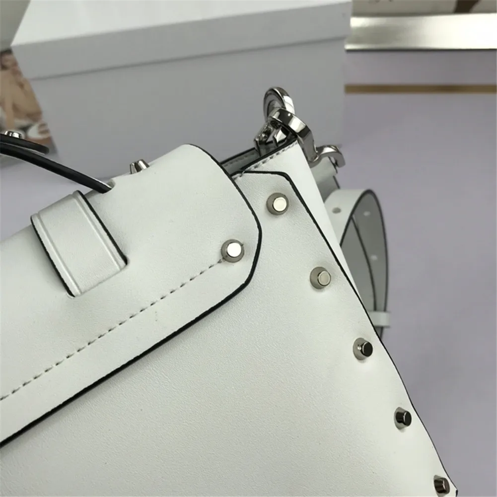 

Small square women's bag, informal shoulder strap, 2020