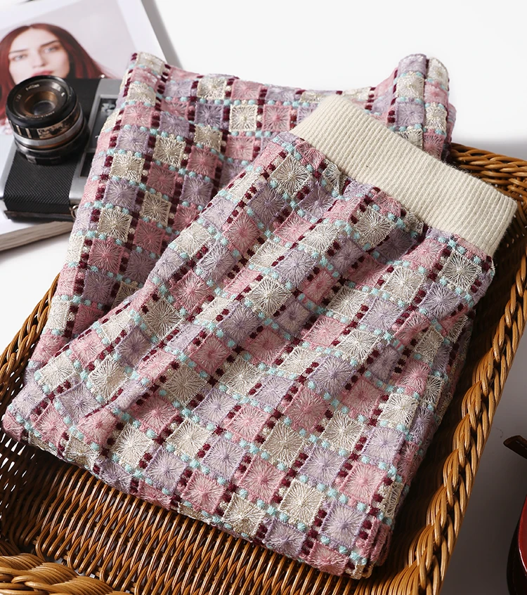 

with sweater, beautiful! Heavy knitting base, autumn and winter embroidery high waist lace half skirt, women's half skirt