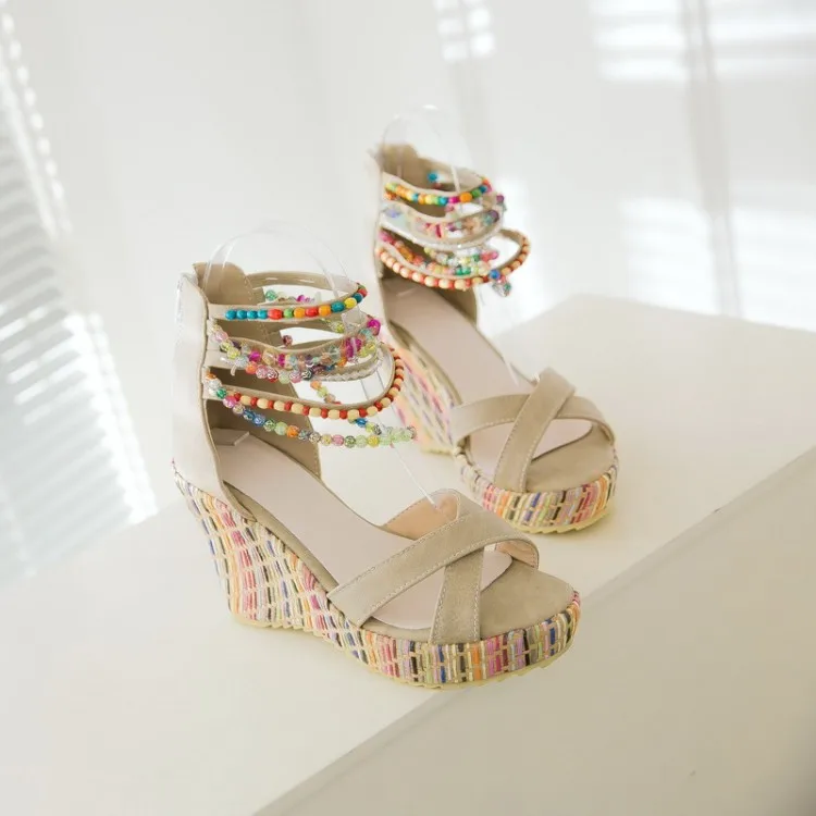 Сандалии женские на танкетке босоножки с цветными бусинами открытым носом и