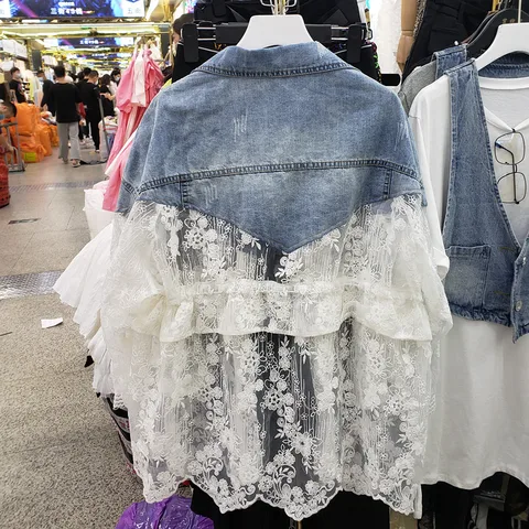 Женская джинсовая куртка с вышивкой, свободная прозрачная джинсовая куртка с кружевом и прострочкой, лето 2024