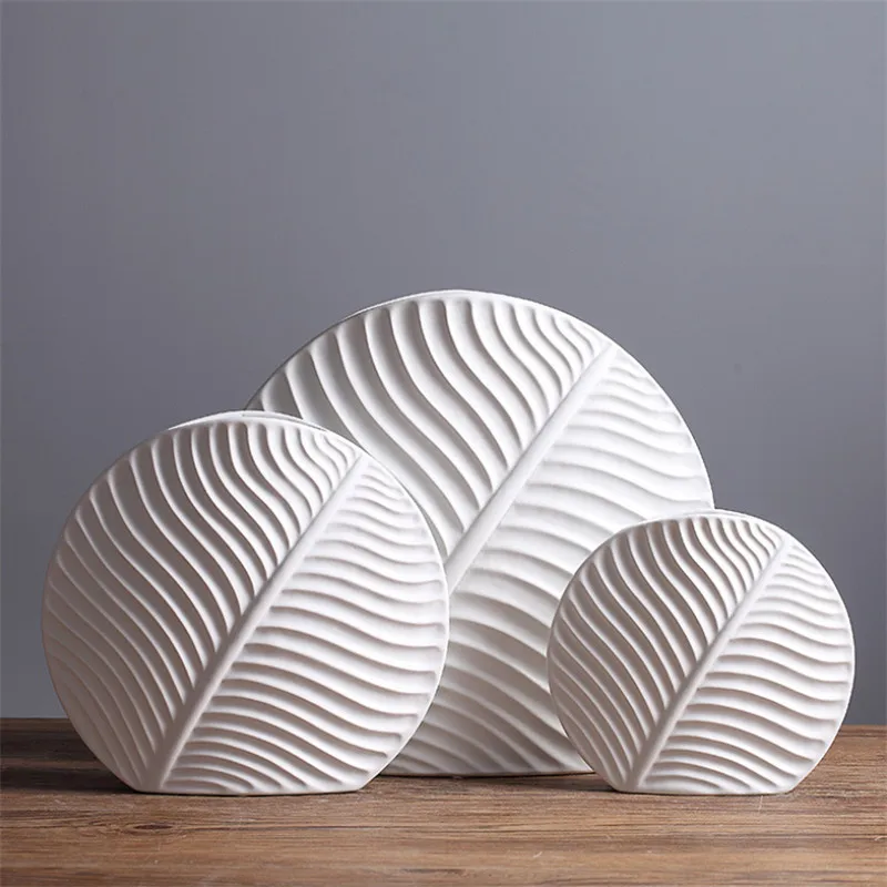 Керамическая ваза в скандинавском стиле с изображением дерева и листьев