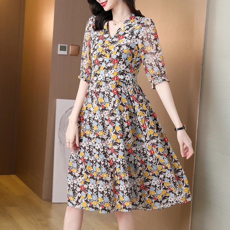 

Платье женское летнее с коротким рукавом и V-образным вырезом