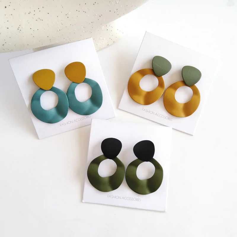 Необычные круглые серьги гвоздики винтажные длинные атмосферная мода