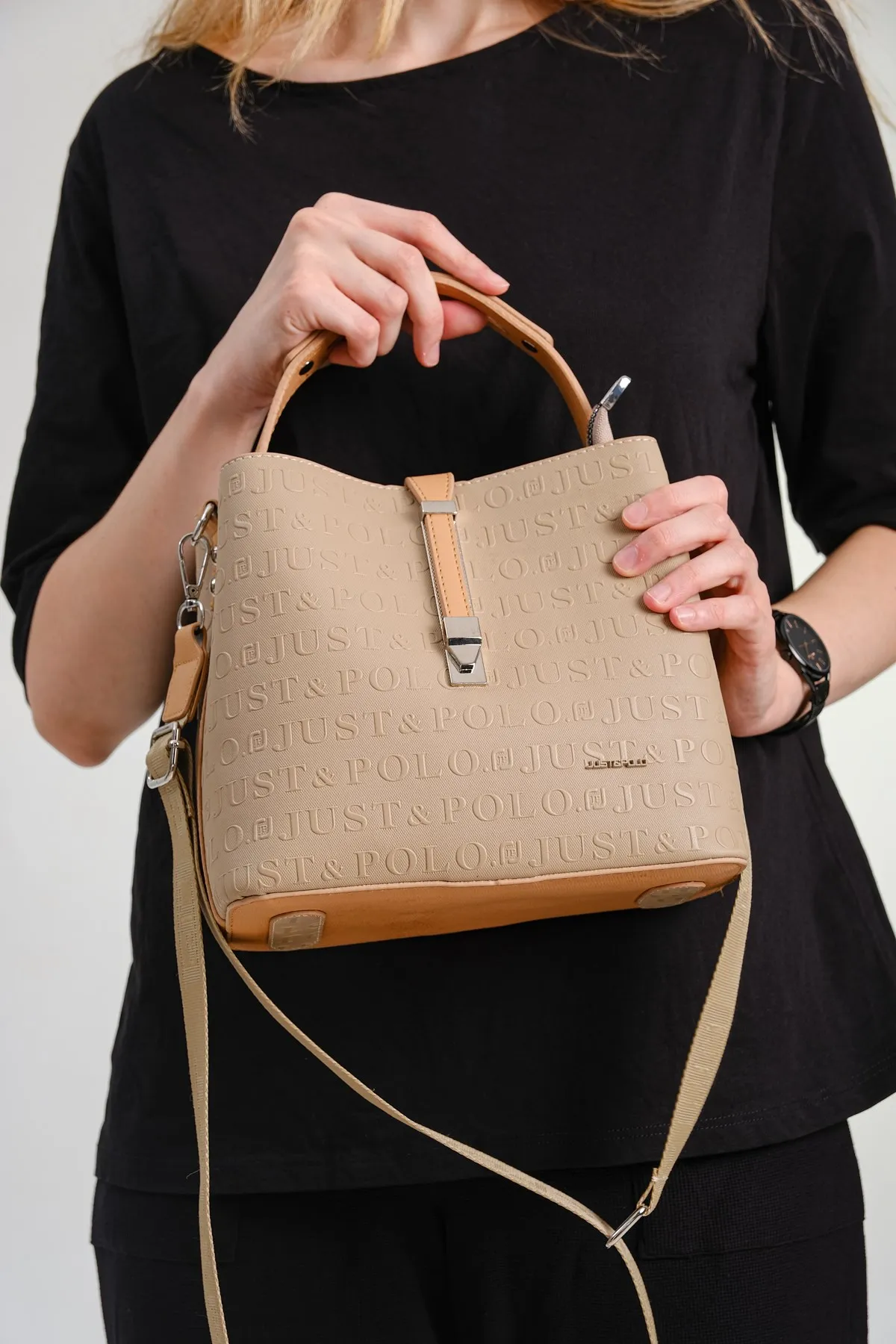 

Women Lock Detailed Hand and Shoulder Bag PBU4002