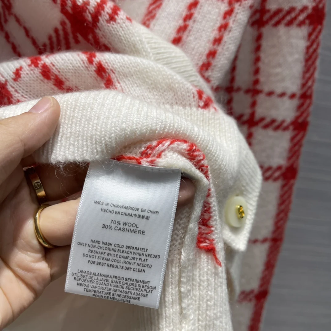 

British Style Plaid Cardigans for Women Autum 2021 Loose Design V-neck Long Sleeve Cardigans Good Quality Wool Blended Cardigans