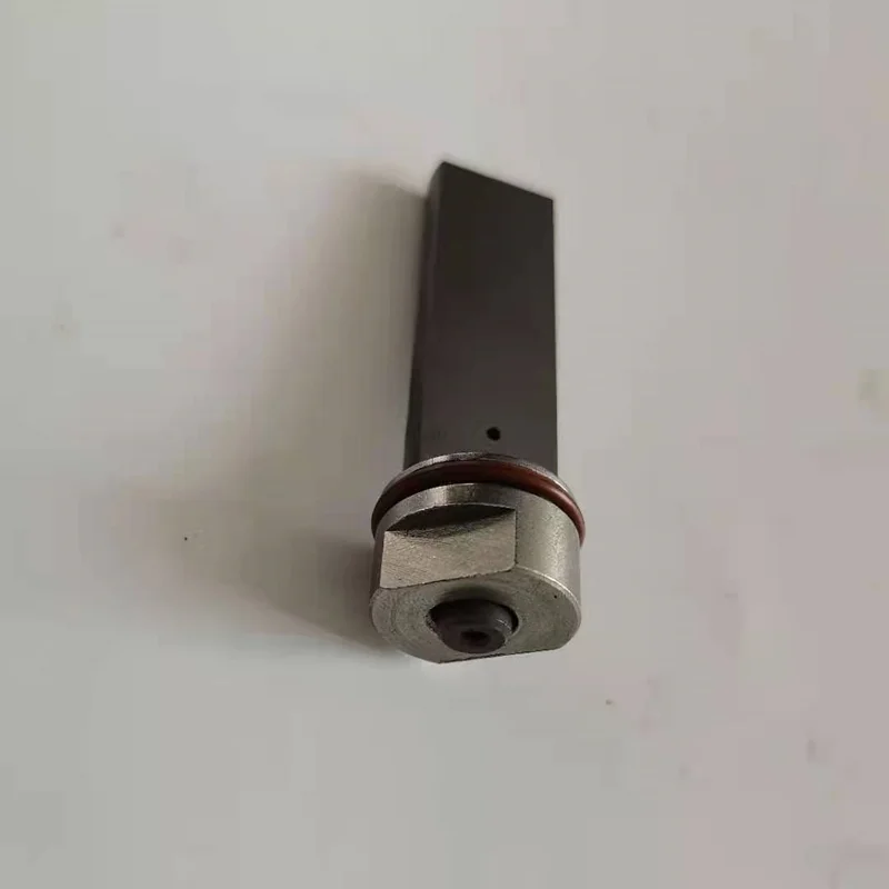 Смесительная камера и насадка используются в слитном пенораспылителе