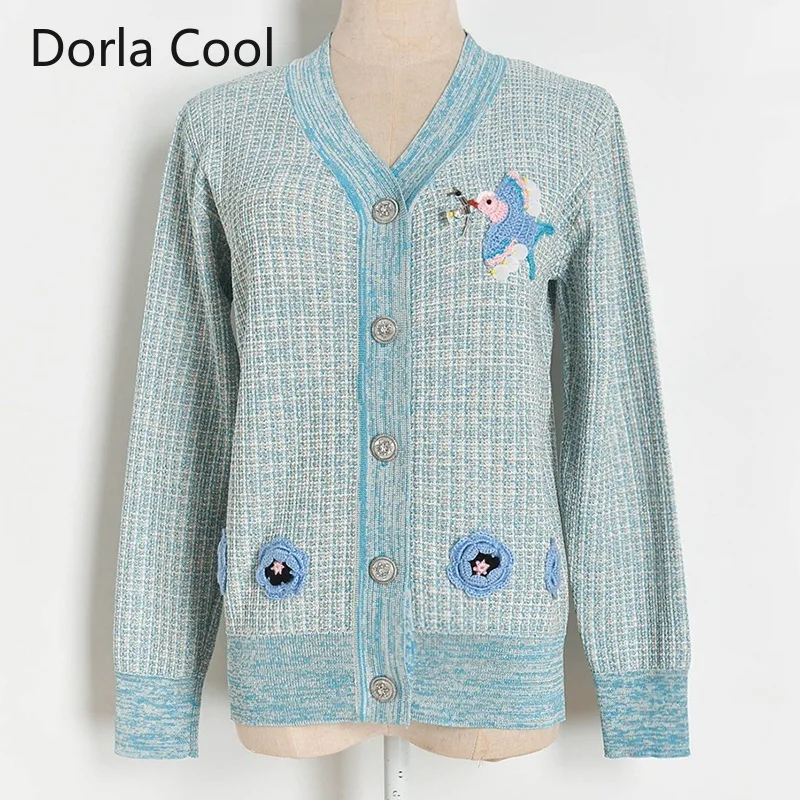 Женский трикотажный кардиган с V образным вырезом вышивкой| |