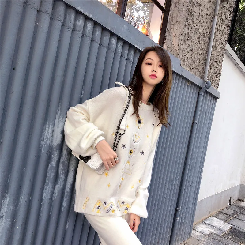 2020 autumn and winter new women's wear round neck gold thread celestial body pattern embroidery lazy wind loose top B-049 | Женская