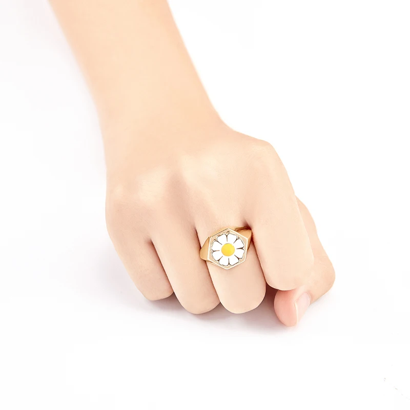 

AOMU Glazed Daisy Tulip Ring Female Fashion Punk Metal Clover Flower Gold Ring Personality Index Finger Ring Tail Ring Women