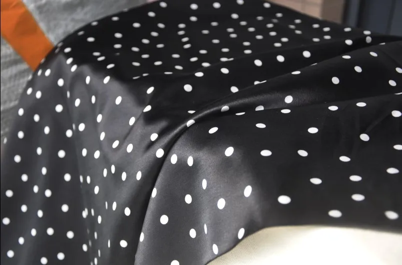 Бесплатная доставка натуральный шелк черный с белыми пятнами креп-атласная