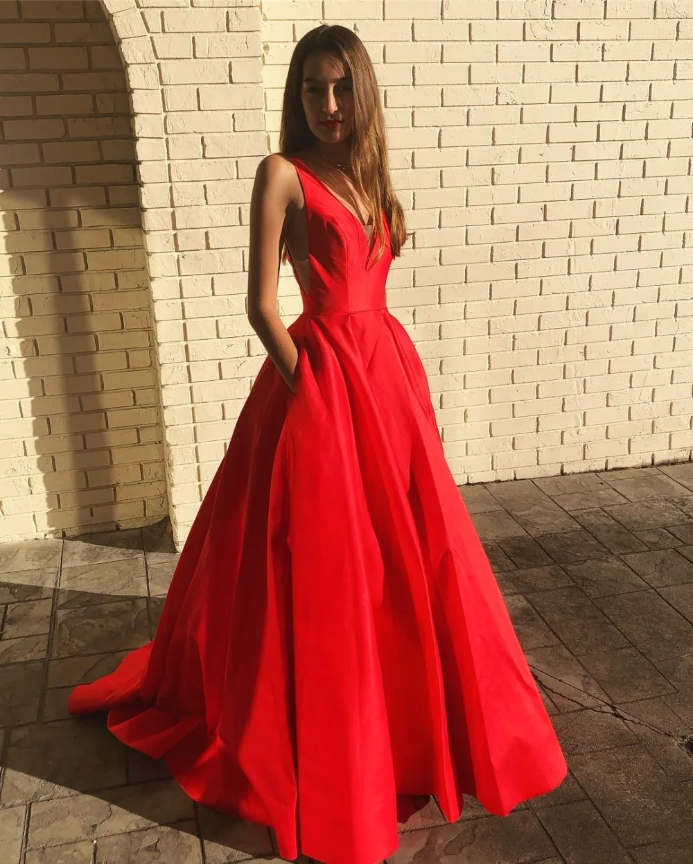 

Rode Lange Prom Dress Sexy Diepe V-hals Open Back Eenvoudige Satin Formele Avondjurken Voor Vrouwen Plus Size Goedkope gala Part
