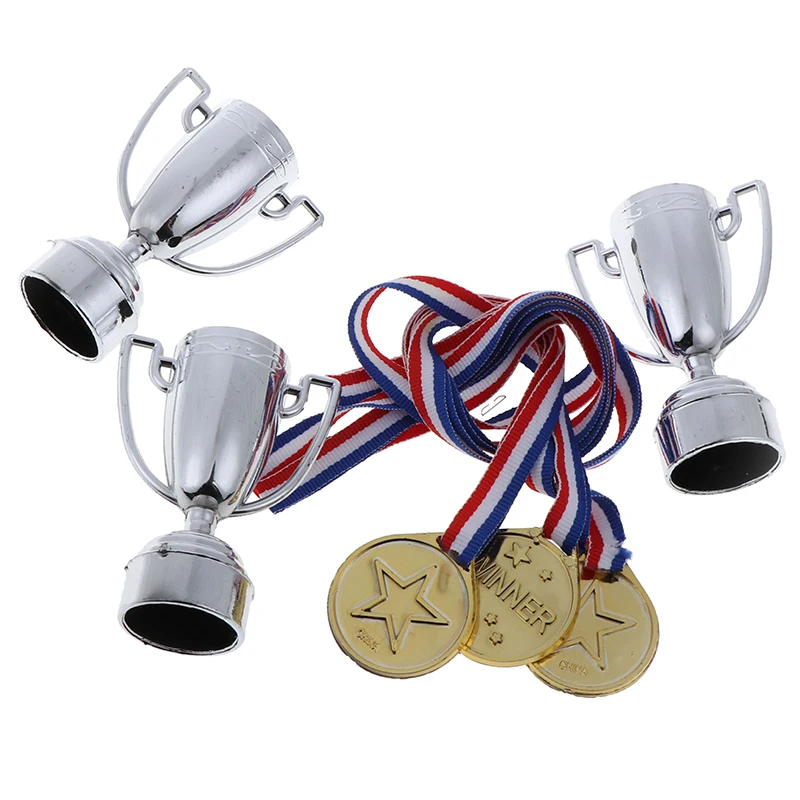 6 шт. = 3 цвета: золотистый Пластик победителей медали + знака после трофей игрушки