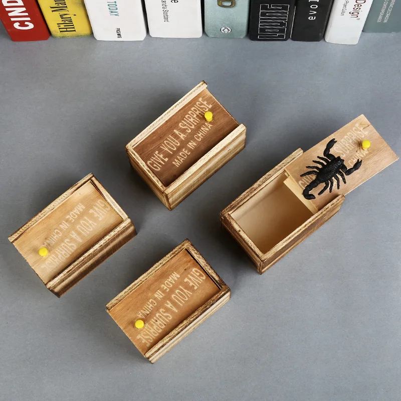 

Spider Prank Box Funny Wooden Box Toy Prank Hilarious Christmas Money Gift Box Surprise Toy and Gag Gift Fun Practical Joke Box