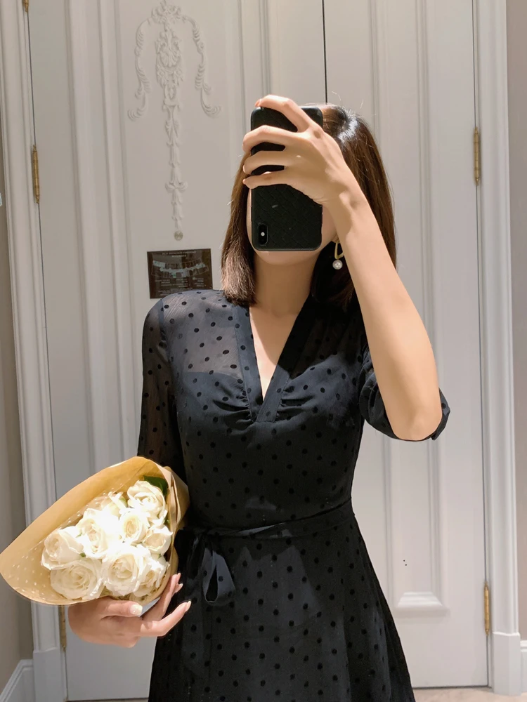 

French Hepburn Temperament Slim Sleeve V-neck Spinning Dress