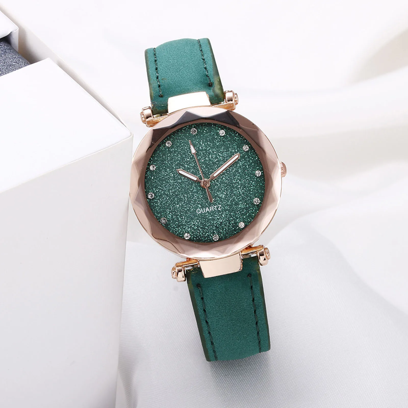 

Fashionable Women Watch With Retro Star Dial Romantic Crystal Ladies Analog Quartz Wristwatch Clock For Woman Gift Relojes Mujer
