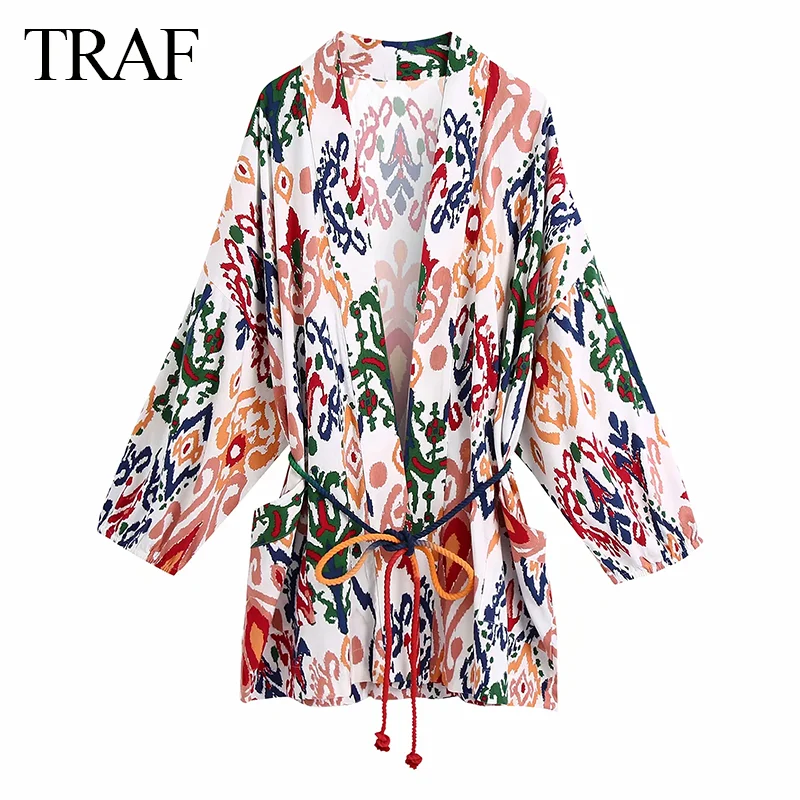 Костюм двойка женский из блузки и шортов с высокой талией| |