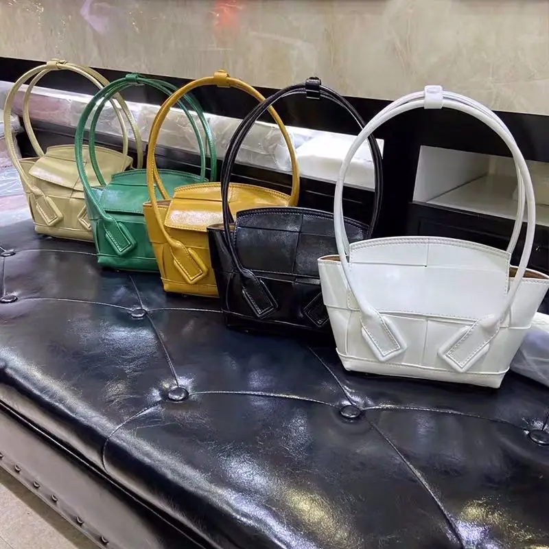 Женская сумочка из натуральной кожи с изогнутой ручкой|Сумки ручками| |