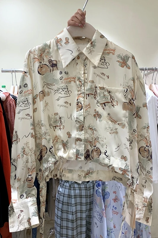 

2021 Spring New Retro Graffiti Printing Chiffon Fashionable Blouses Drawstring Hem Design Loose Long Sleeve Shirt Women Tops