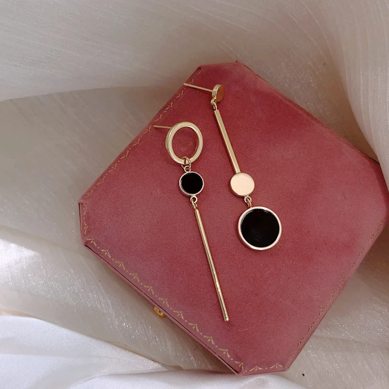 

Korean Style Popular Design Long Earrings Hollow Circle Metal Ball boucles d'oreilles pendantes