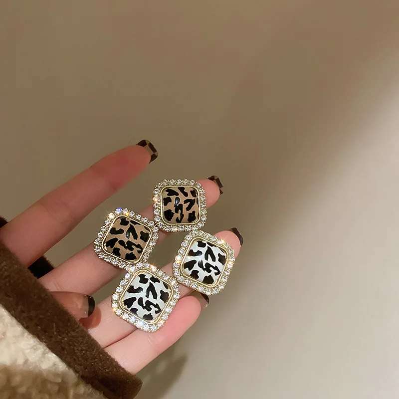 

Korean Vintage Leopard Crystal Square Stud Earrings For Women Fashion Jewelry Geometric Oorbellen Party Accessories