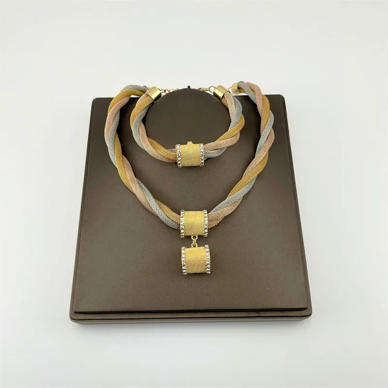 

New Style Jewelry Set African Jewelry Set Bridal Fashion Jewelry Necklace Hабор Charm Ladies Bracelet Gold Earrings Wedding