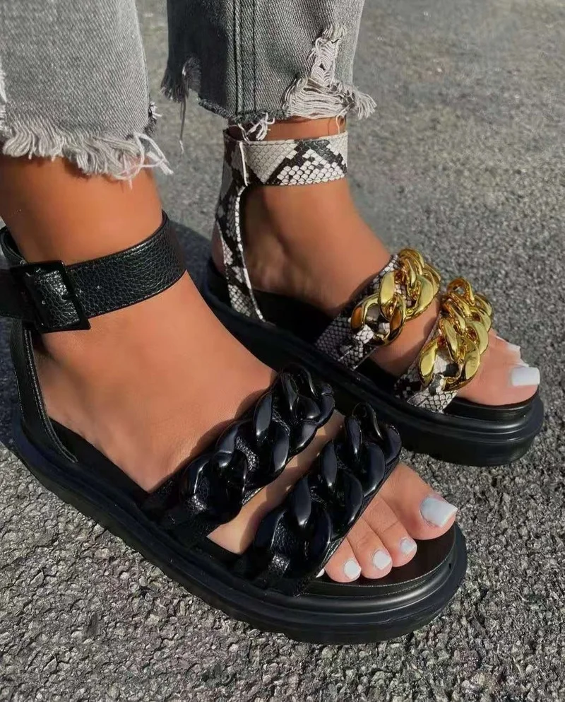 

Сандалии женские со змеиным принтом, босоножки на плоской платформе, повседневная обувь на танкетке, ремешок с пряжкой и цепочкой, лето 2021