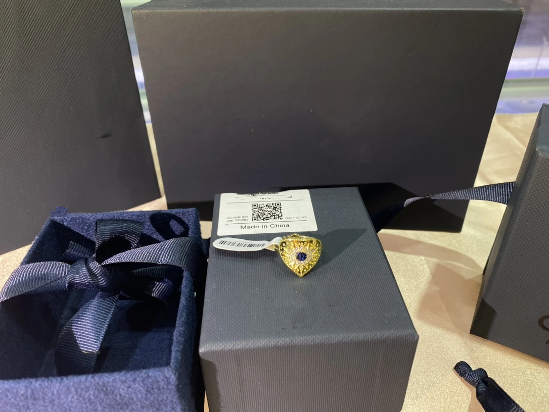 

Кольцо из серебра 925 пробы светильник римском стиле с сапфиром