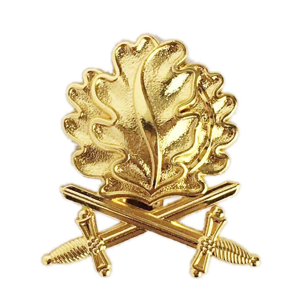 Медаль немецкого рыцаря времен Второй мировой войны с железным крестом и дубовым