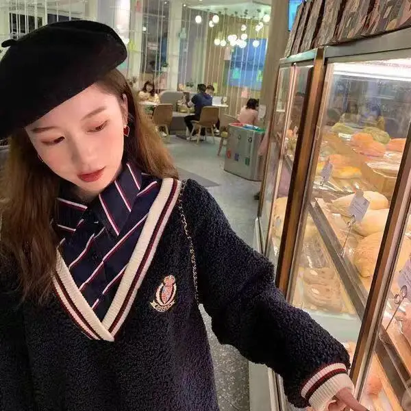 

Autumn/winter 2021 imitation lamb wool coat fake two loose-fitting head college wind plus velvet top girl
