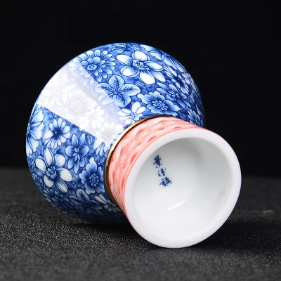 Керамическая чайная чашка Цзиндэчжэнь с белыми тонкими шинами сине-белая