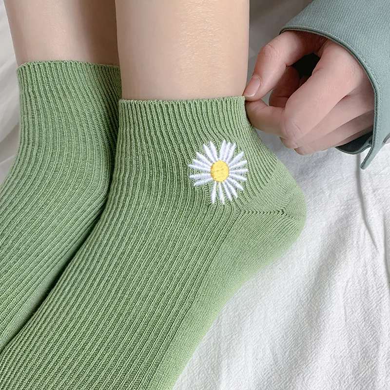 12Pcs=6Pairs/Pack Socks Streetwear Fashion Daisy Short Cute Socks Set Women Soft Breathable Combed Cotton Embroidered Sock Lot
