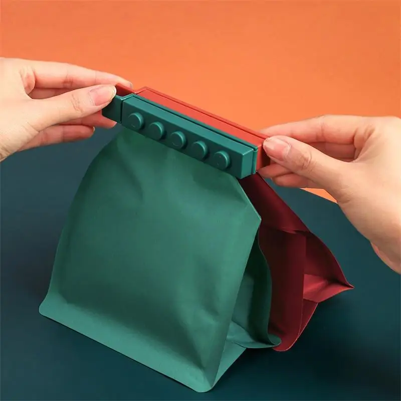 

4Pcs Cartoon PP Storage Bag Clip Seal Bags Sealer Home Storage Organizer Kitchen gadget sets For Snack Packages