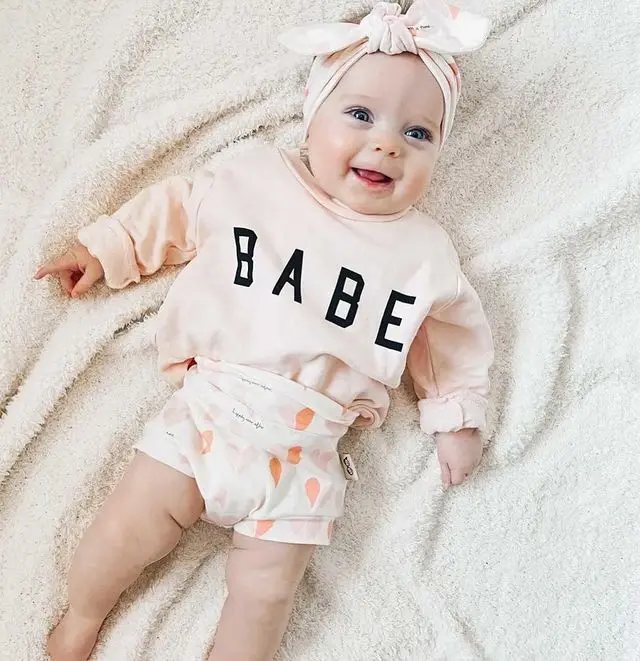 

Повседневная одежда для маленьких девочек 3 шт., свитшот с длинным рукавом и круглым вырезом с буквенным принтом + шорты с надписью Love/Leopard + п...