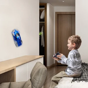 игрушечный автомобиль с дис