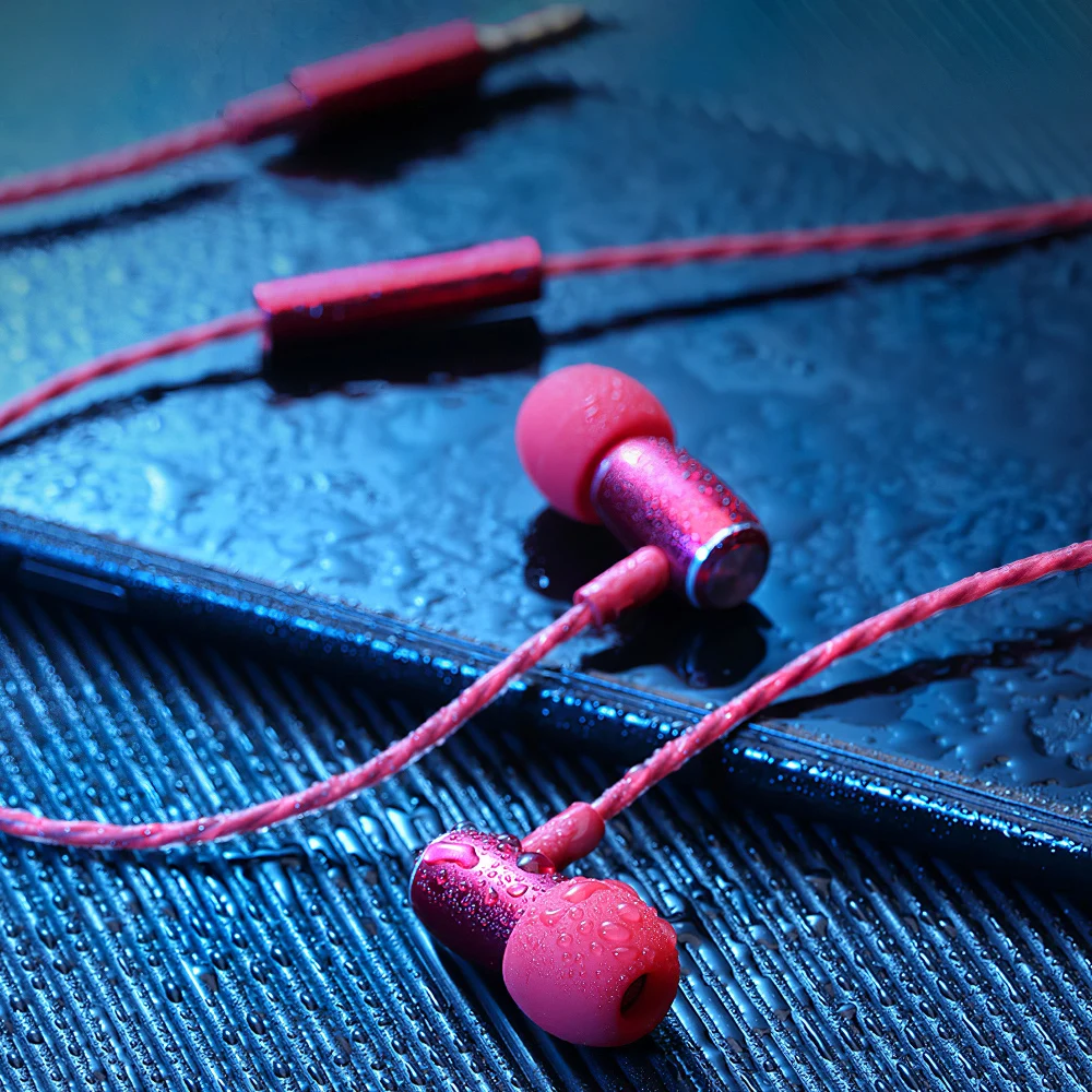 Маленькие наушники для бега с объемным звуком шумоподавлением проводные