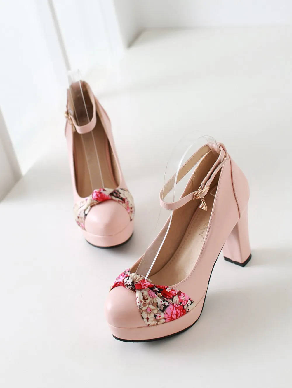 

2021 Elegant Bride Plus Size 43 High Heels Party Ladies Shoes Ladies Waterproof Platform Round Head Mary Janes Pumps Shoes