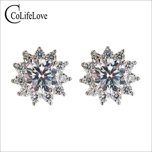 Серьги женские классические из серебра 925 пробы с муассанитом