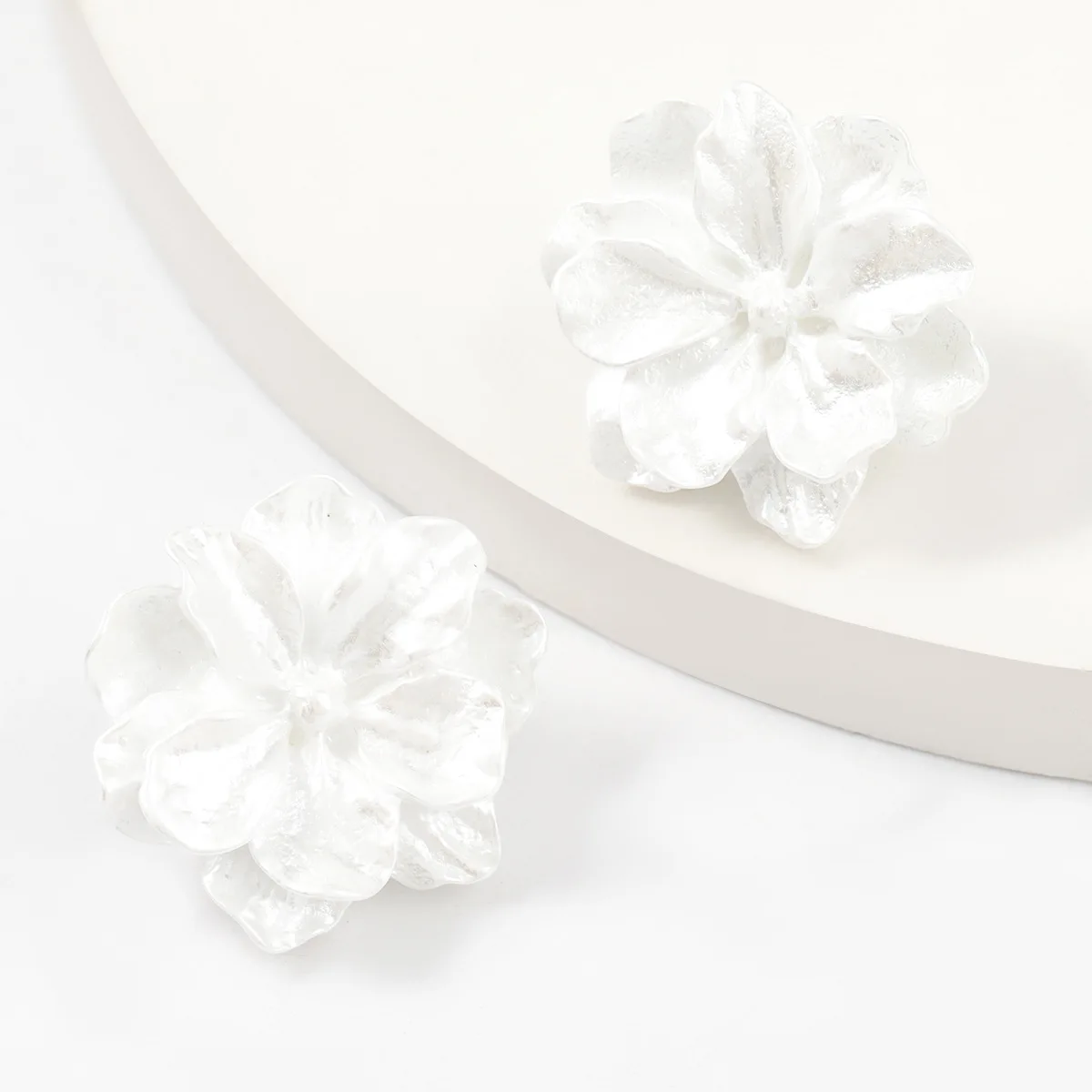 

Personality Simple Resin Flower Earrings Female Creative Popular Cute Small Stud Earrings Party Jewelry Accessories