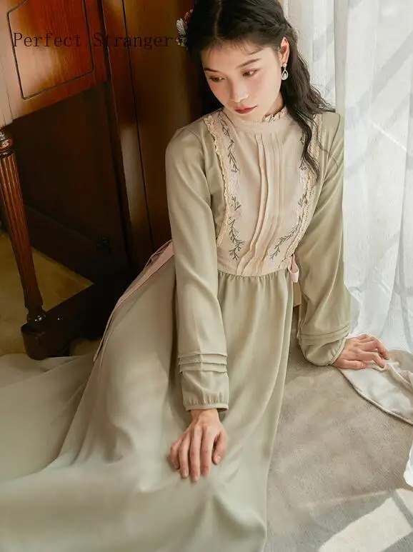 Женское платье с цветочной вышивкой длинное в стиле ретро воротником-стойкой и