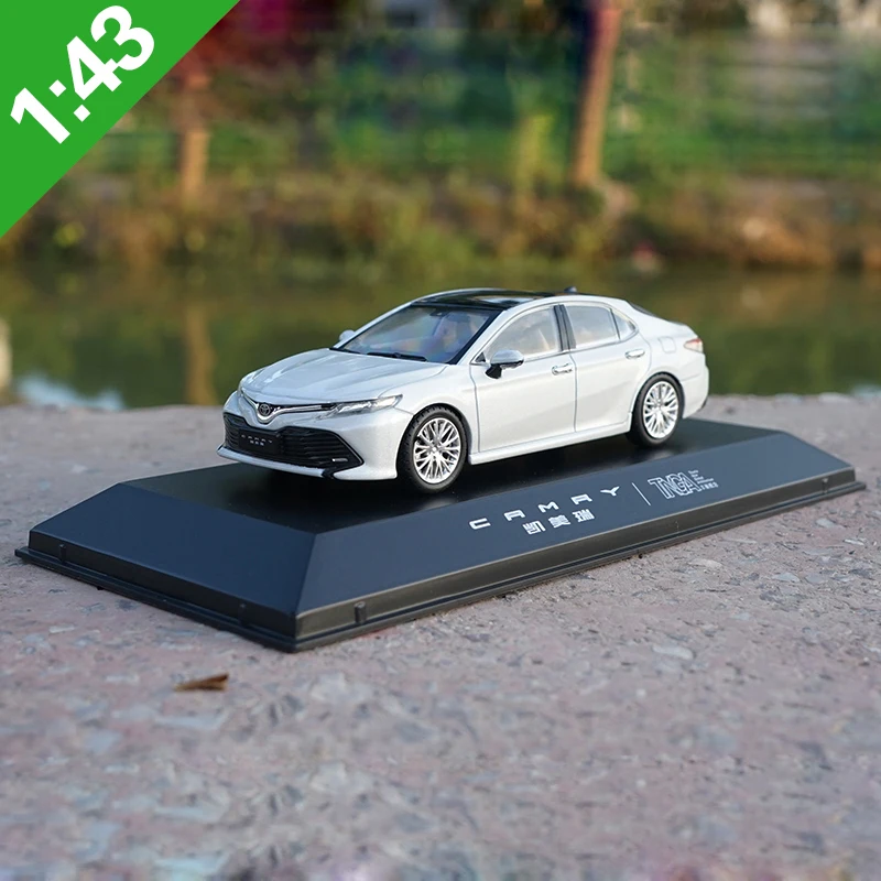 1:43 Toyota 8th CAMRY СПЛАВ модель автомобиля статические высокой моделирования