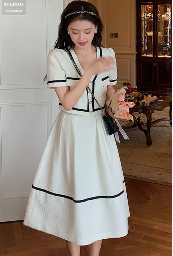 Женский слитный костюм с юбкой элегантный белый из двух предметов коротким