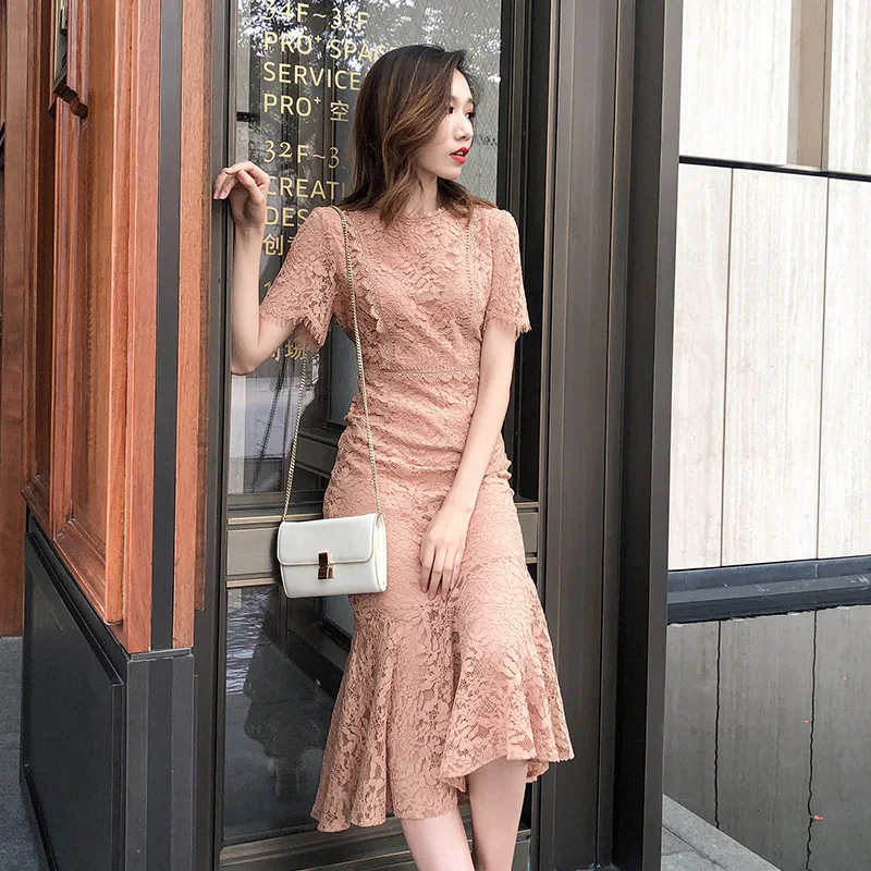 

French dress 2020 new temperament waist is thinner knee-length fishtail lace Sleeveless Office Lady Solid Sheath