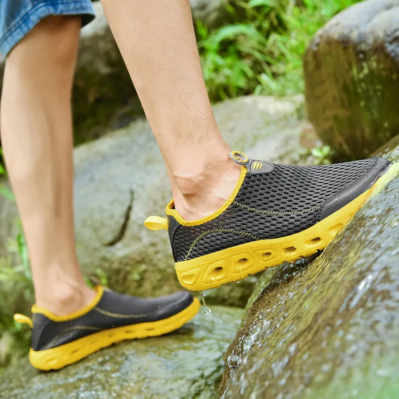 

SOLUDOSO 2020 Summer Slip-on Lightweight Mesh Sneakers Men Shoes Casual Soft Breathable Wading Comfortable Male walking slip on