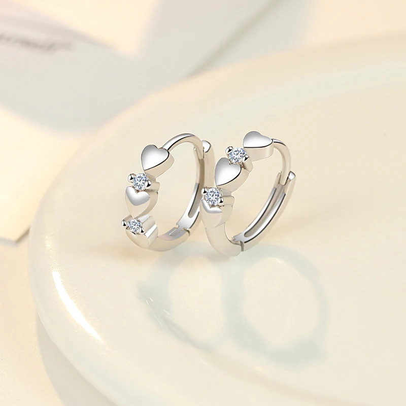 

Trendy Accessories Korean Hoop Earrings for Women Romantic Love Heart Shaped Exquisite Artcraft Gift for Women Heart Earrings