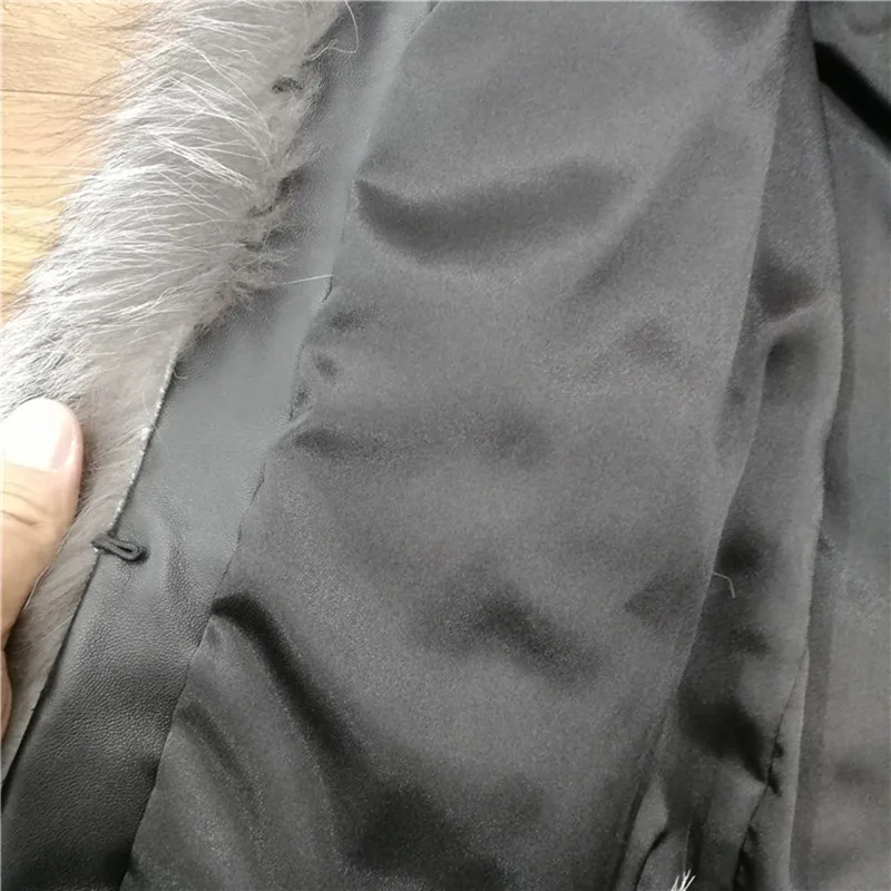 Женская короткая шуба из натурального меха черно бурой лисы теплая зимняя