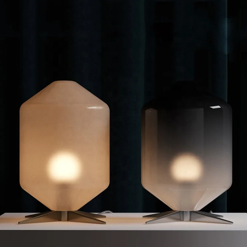 Комнатная градиентная лампа цвета шампанского дыма со стеклянной основой