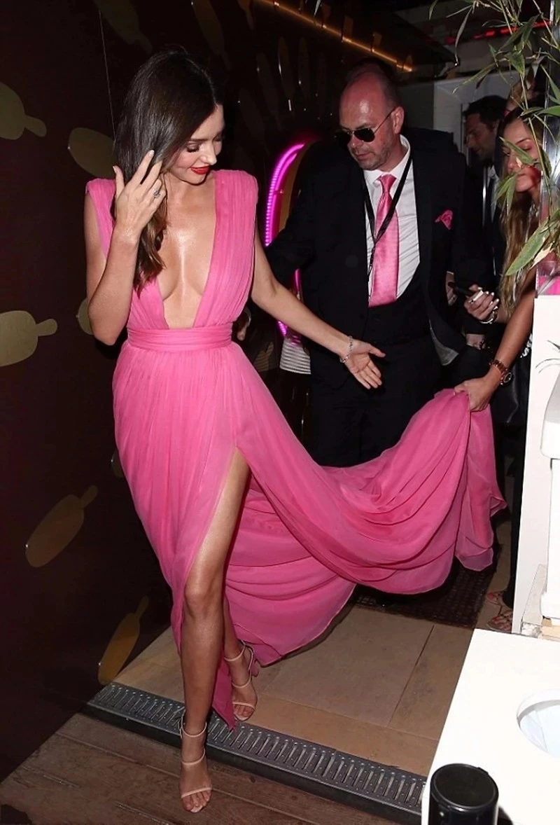 

Pink Celebrity Dresses A-line Deep V-neck Chiffon Slit Sexy Famous Long Formal Red Carpet Dresses